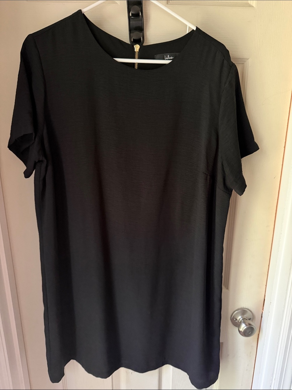 Lulu's Black Short-Sleeve Crewneck Tee